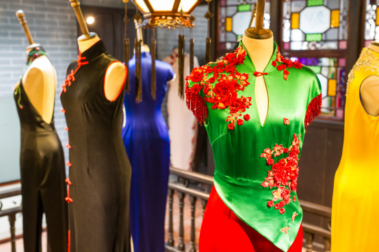 �V�ݰ����������^