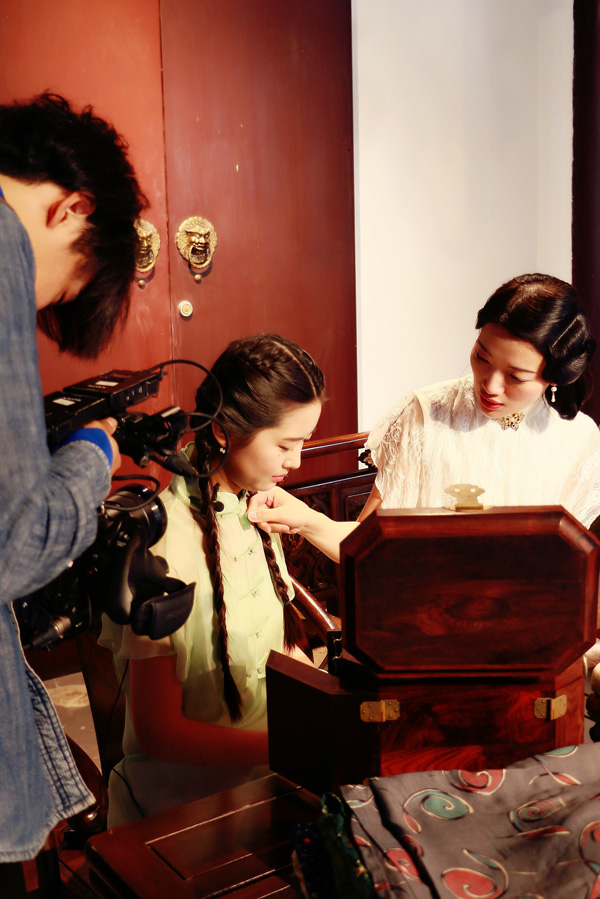 ���۽��������Ժ����ĝ����ط���Ԋ�����A��