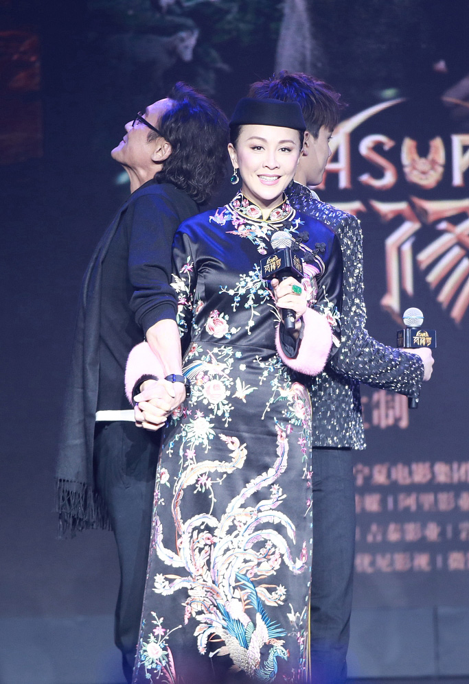 �����ᴩ��ɫ���C���۴����Ї��L