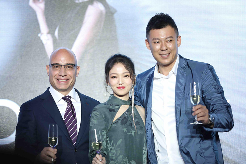 ���غ�ī�Gɫ���ۃ�������������߳�����Ů��