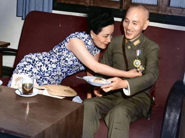 鋼鐵意志,似水柔情,喜歡穿旗袍的政壇女性