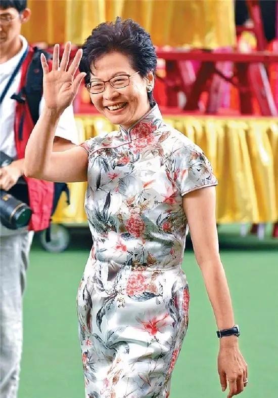 鋼鐵意志,似水柔情,喜歡穿旗袍的政壇女性