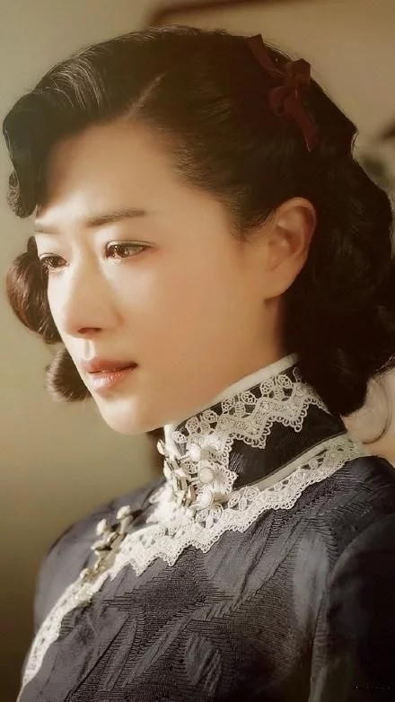 萬茜穿旗袍真美《脫身》旗袍顯典雅中國風(fēng)