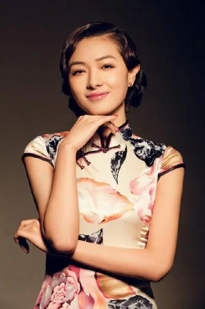 萬茜穿旗袍真美《脫身》旗袍顯典雅中國風(fēng)