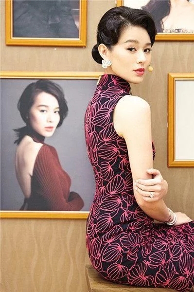 《跨界歌王》舞臺上的胡杏兒盡顯港式嫵媚風情