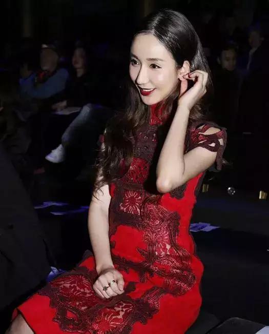 ��ˇ�t�����b �؝����� ���ˎ׷�Ů�˵���ɫ�ͳ���