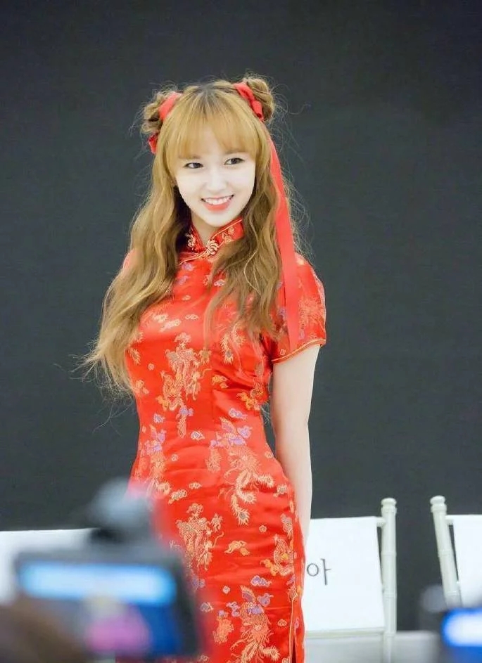 �̞t�����tɫ������һ��������һ�Ӿ���