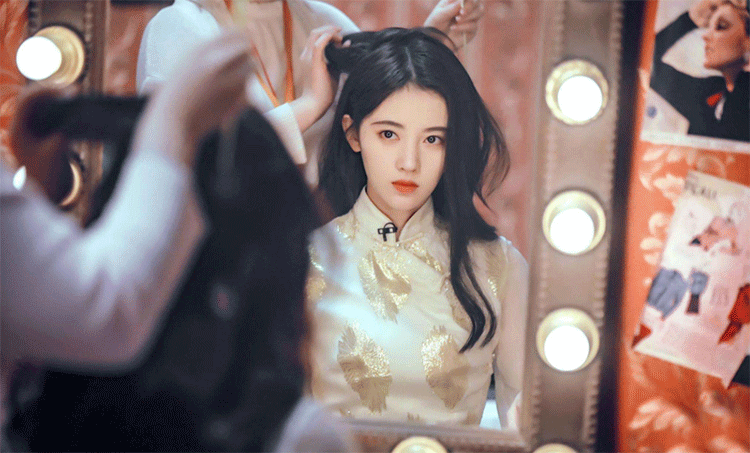 ����ǧ���һ��Ů����溵t��������׃�������