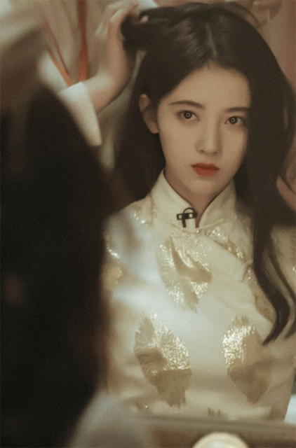 ����ǧ���һ��Ů����溵t��������׃�������