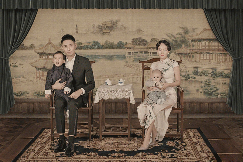 張嘉倪穿旗袍拍懷舊版“全家福”溫婉又驚艷!