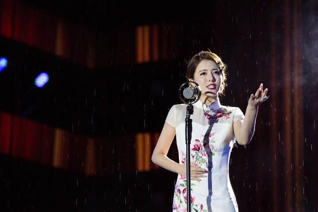 �����͵�һ��Ů��һ�u�����b�������_���M�@����L��