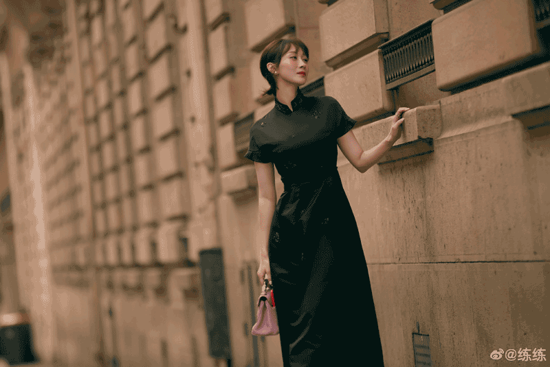 ���F�˾��������͝M�ְ����߸�Ь�����ۣ�����һ��Ů��ζ