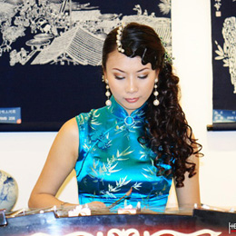 �zӰ��������y