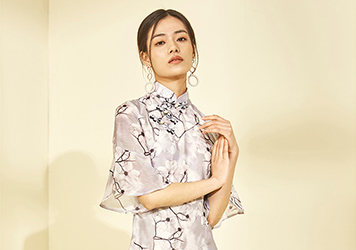 a18.�¿(y��u)����z�����(f��)��ɣ�Q�z��Ů����